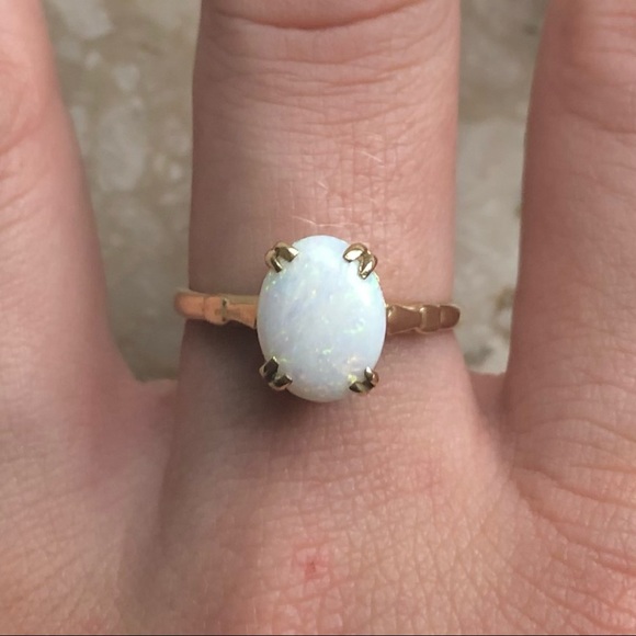 Vintage Opal Oval Yellow Gold Claw Ring - Picture 5 of 12